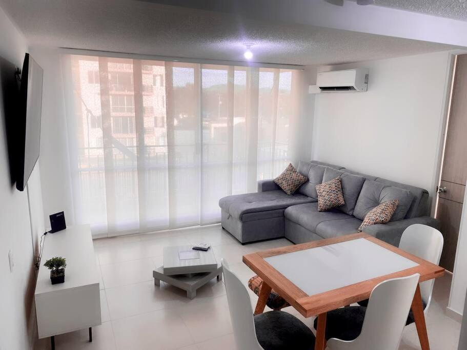 Apartment Hermoso En Con Gym Y Pisicina De Adultos Y Ninos